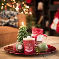 Maisons Du Monde Décorations à Poser De Noël Bougie De Noël En Verre Rouge Avec Couvercle 135g -Bougeoirs Soldes Magasin bougie de noel en verre rouge avec couvercle 135g 1000 11 0 163262 3