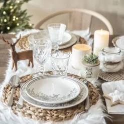 Maisons Du Monde Décorations à Poser De Noël Bougie De Noël Parfumée En Verre Avec Couvercle 160g -Bougeoirs Soldes Magasin bougie de noel parfumee en verre avec couvercle 160g 1000 1 22 184604 3