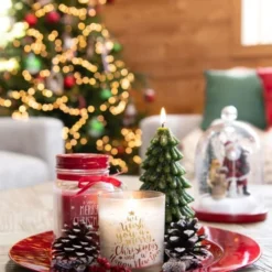 Maisons Du Monde Décorations à Poser De Noël Bougie De Noël Sapin Vert à Paillettes -Bougeoirs Soldes Magasin bougie de noel sapin vert a paillettes 1000 5 23 173371 4