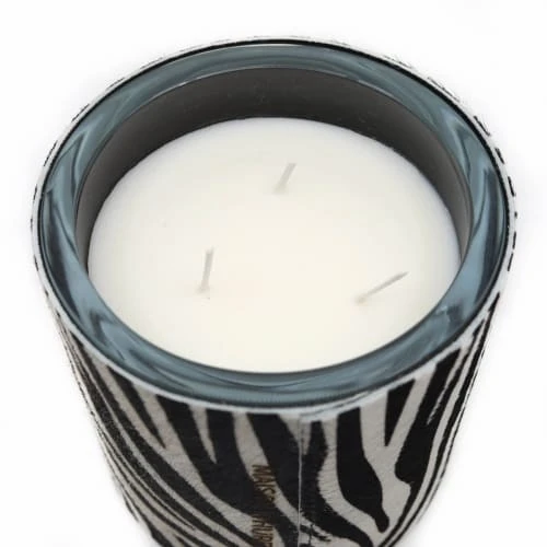 Maison Thuret Bougies Bougie En Peau De Vache Zébrée - 3 Mèches 8 Cm 5 Maison Thuret Bougies Bougie En Peau De Vache Zébrée - 3 Mèches 8 Cm – Image 3