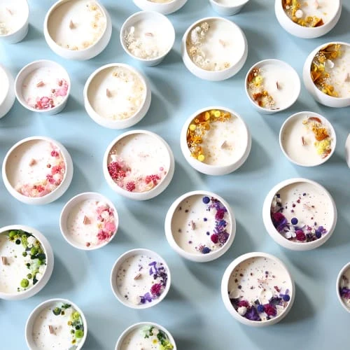 Origine Atelier Floral Bougies Bougie Fleurie Cire De Soja Et Fleurs Séchées Galet Douceur 6 Origine Atelier Floral Bougies Bougie Fleurie Cire De Soja Et Fleurs Séchées Galet Douceur – Image 4