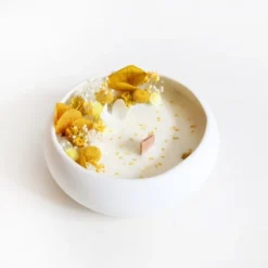 Origine Atelier Floral Bougies Bougie Fleurie Cire De Soja Et Fleurs Séchées Galet Safran