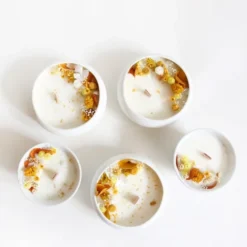 Origine Atelier Floral Bougies Bougie Fleurie Cire De Soja Et Fleurs Séchées Galet Safran -Bougeoirs Soldes Magasin bougie fleurie cire de soja et fleurs sechees galet safran 3