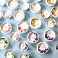 Origine Atelier Floral Bougies Bougie Fleurie Cire De Soja Et Fleurs Séchées Galet Safran -Bougeoirs Soldes Magasin bougie fleurie cire de soja et fleurs sechees galet safran 4