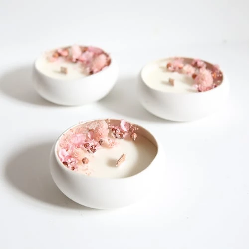 Origine Atelier Floral Bougies Bougie Fleurie Cire De Soja Et Fleurs Séchées Galet Tendresse 5 Origine Atelier Floral Bougies Bougie Fleurie Cire De Soja Et Fleurs Séchées Galet Tendresse – Image 3