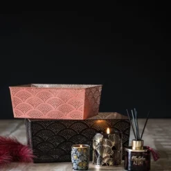 Maisons Du Monde Bougies Bougie Parfumée En Verre Gris Motifs Ginkgo En Métal Doré, 200g -Bougeoirs Soldes Magasin bougie parfumee en verre gris motifs ginkgo en metal dore 200g 1000 5 22 197970 2