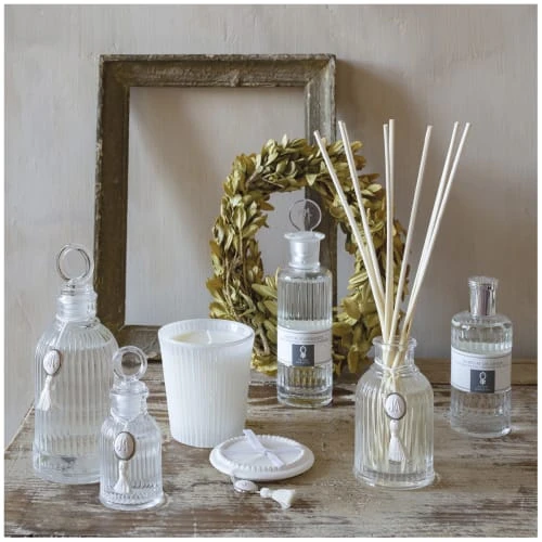 Mathilde M Bougies Bougie Parfumée Les Intemporels 55 G - Freesia Délice 4 Mathilde M Bougies Bougie Parfumée Les Intemporels 55 G - Freesia Délice – Image 2