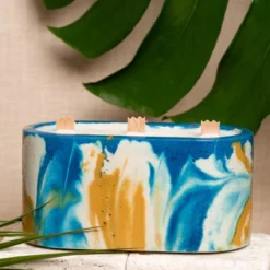 Junny Bougies Bougie Xxl Tie&dye En Béton Bleu Et Jaune Parfum Fleur De Monoï -Bougeoirs Soldes Magasin bougie xxl tie dye en beton bleu et jaune parfum fleur de monoi 1