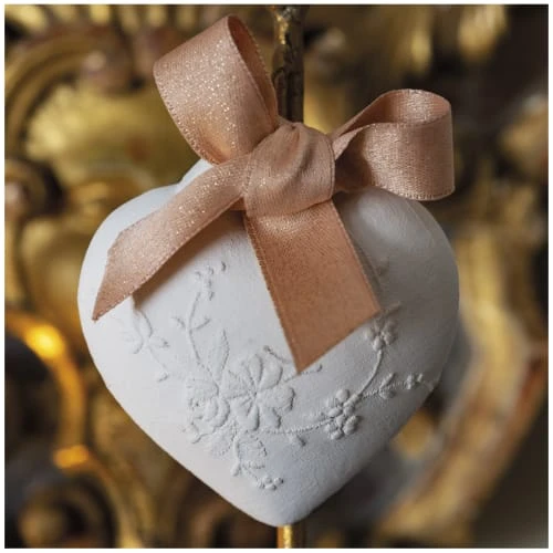 Mathilde M Bougies Décor Cœur Brodé - Rose Élixir 4 Mathilde M Bougies Décor Cœur Brodé - Rose Élixir – Image 2